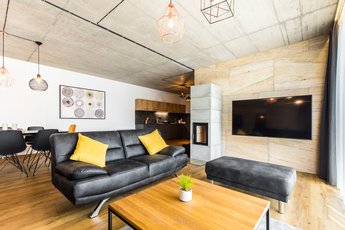 EA Active Resort Kraskov - VIP villa - obývací pokoj s kuchyňkou a jídelnou